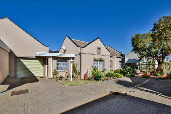 3 Bedroom Sectional Title for Sale For Sale in Annlin - MR690579