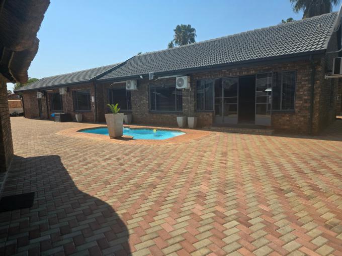 4 Bedroom House for Sale For Sale in Doornpoort - MR690590