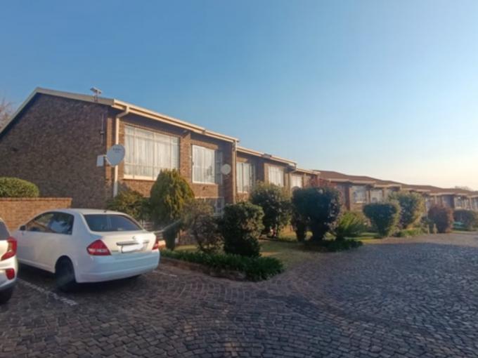 2 Bedroom Apartment for Sale For Sale in Brackendowns - MR690621