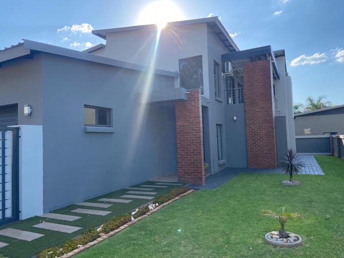 4 Bedroom House for Sale For Sale in Magalieskruin - MR690714