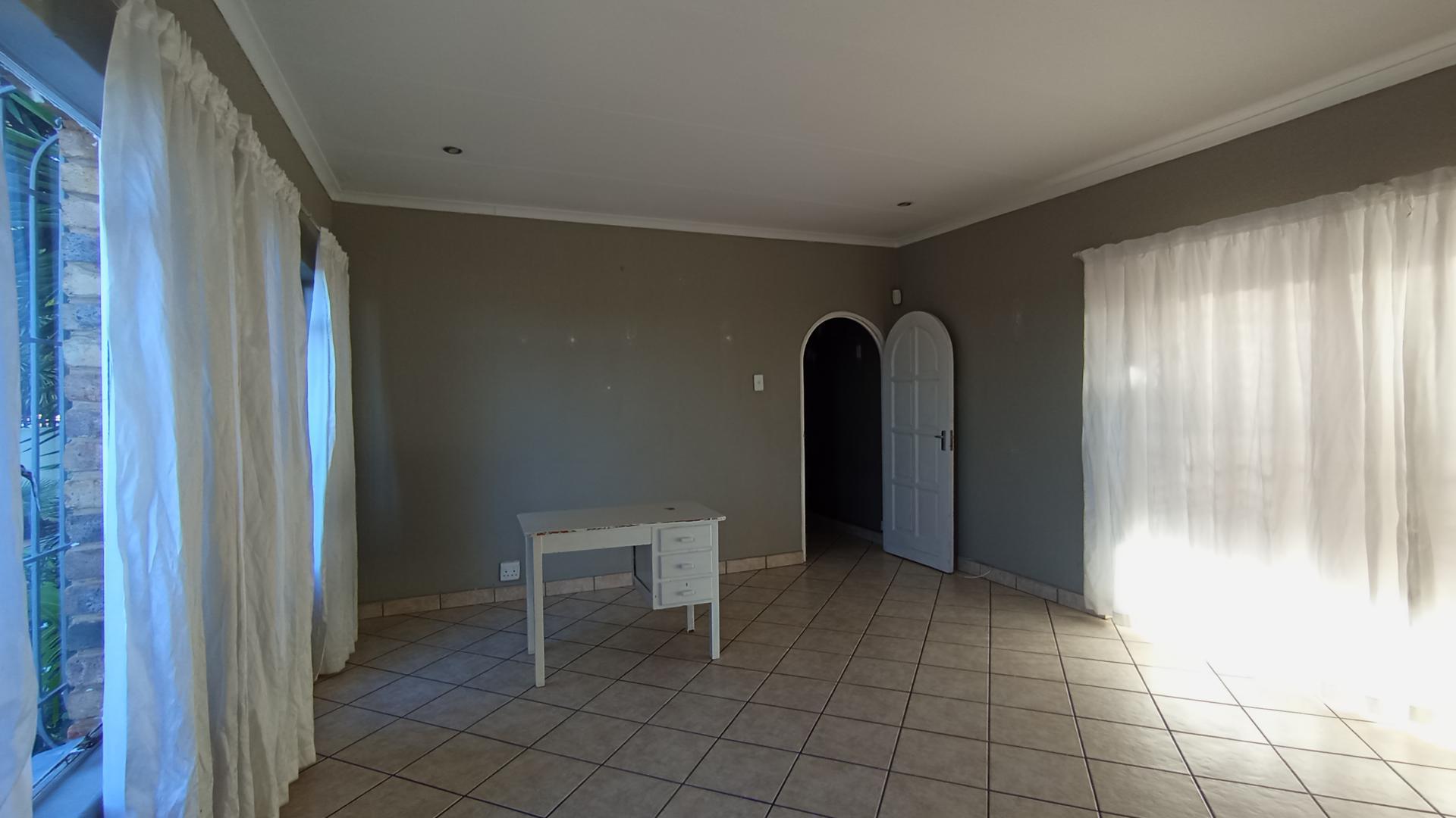 Lounges - 77 square meters of property in Moreletapark