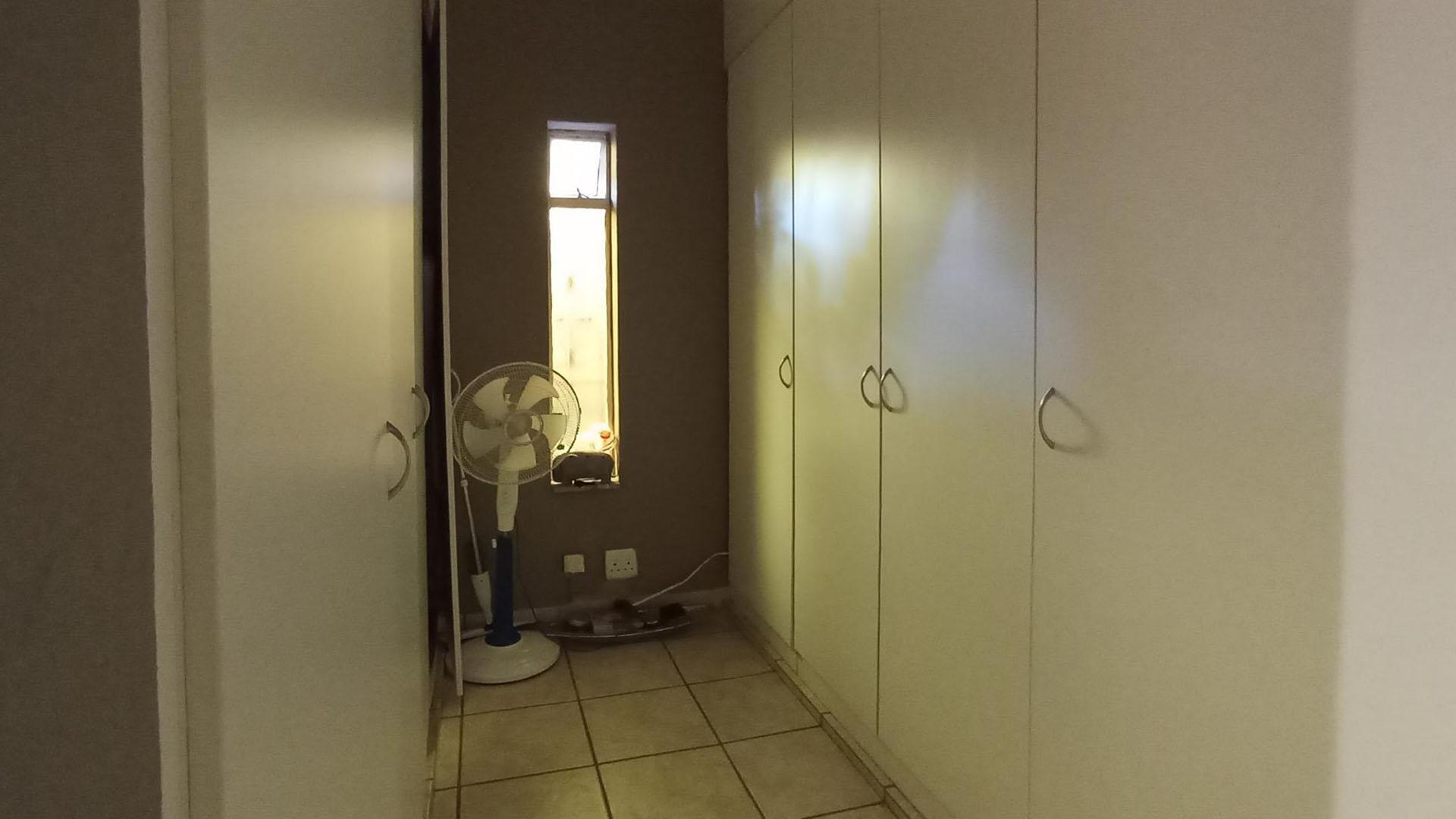 Main Bedroom - 38 square meters of property in Moreletapark