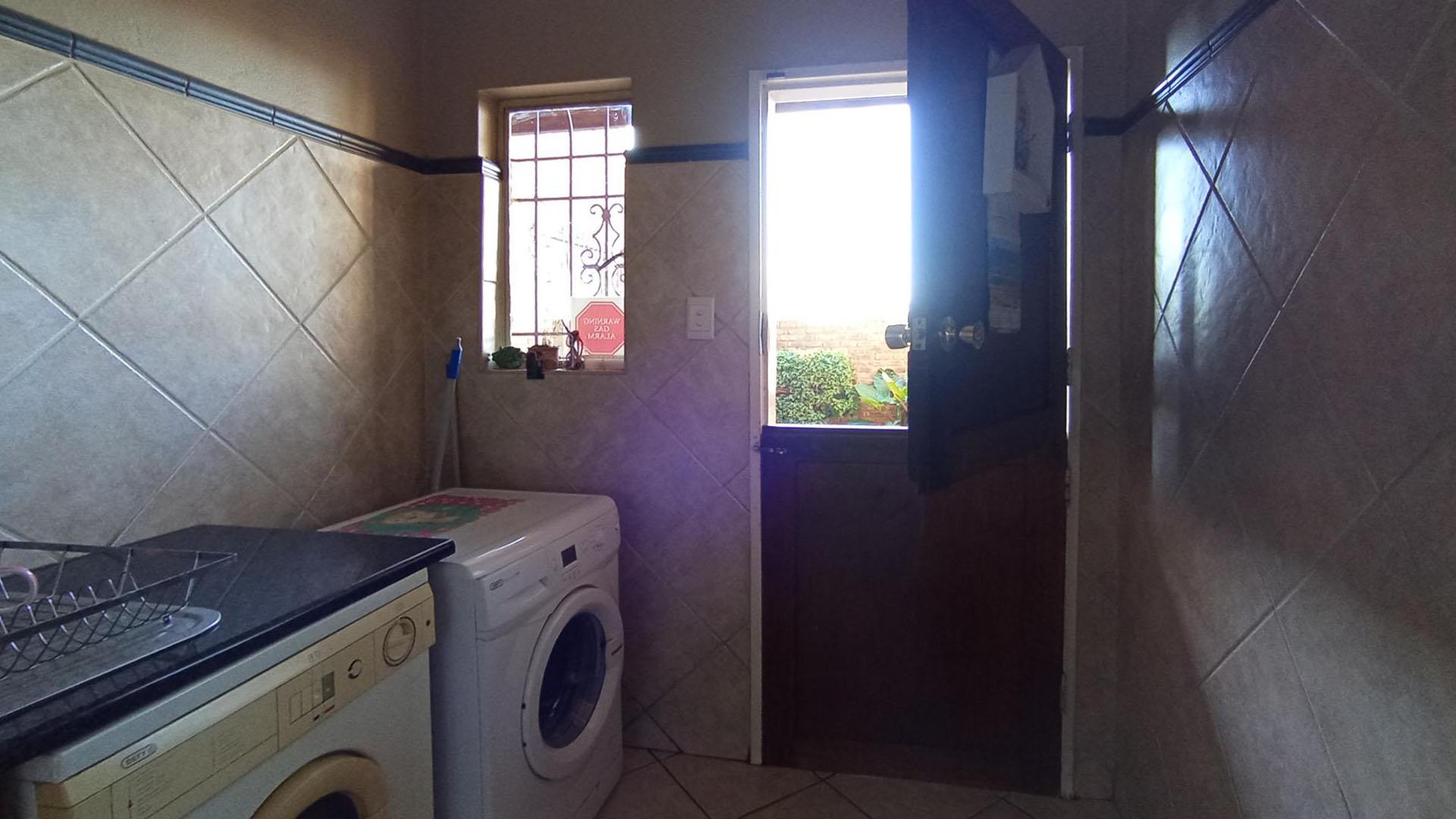 Scullery - 7 square meters of property in Moreletapark