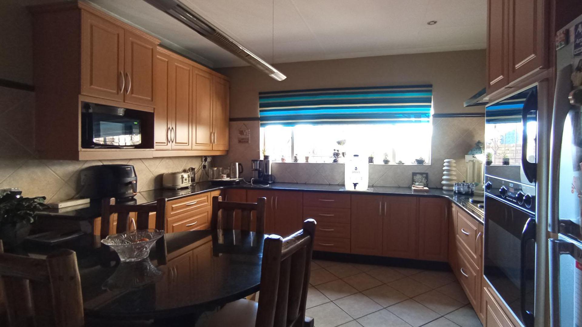 Kitchen - 31 square meters of property in Moreletapark