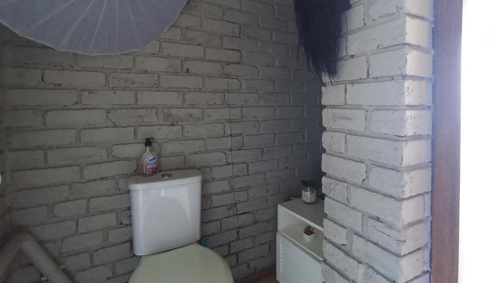 Guest Toilet - 3 square meters of property in Moreletapark