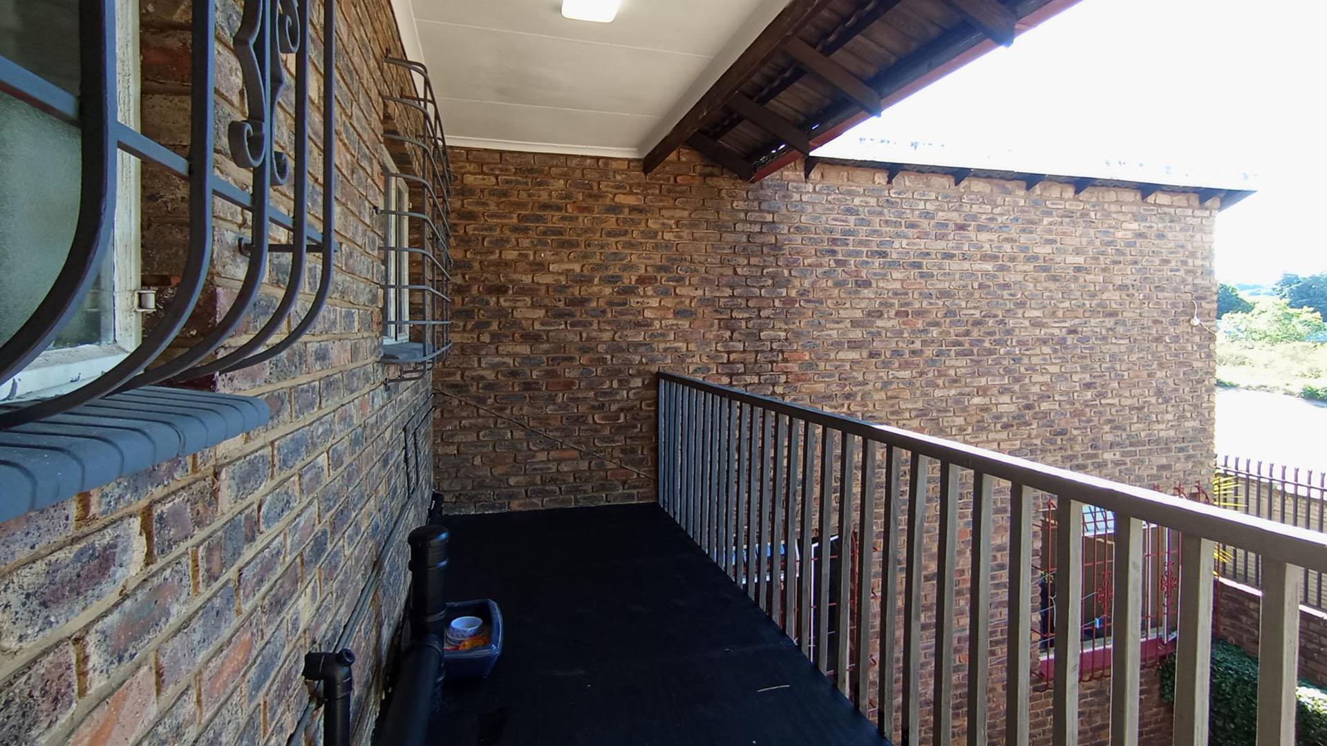 Balcony - 6 square meters of property in Moreletapark