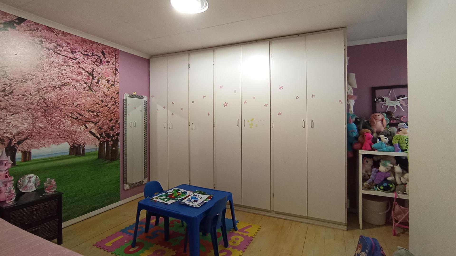 Bed Room 2 - 13 square meters of property in Moreletapark