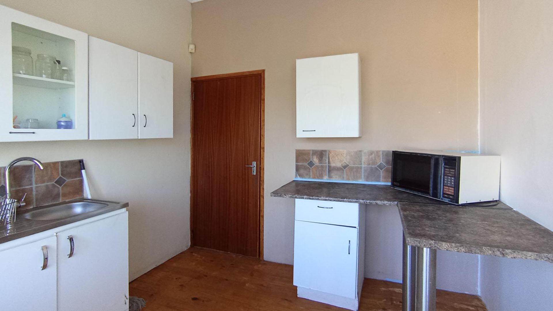 Kitchen - 31 square meters of property in Moreletapark