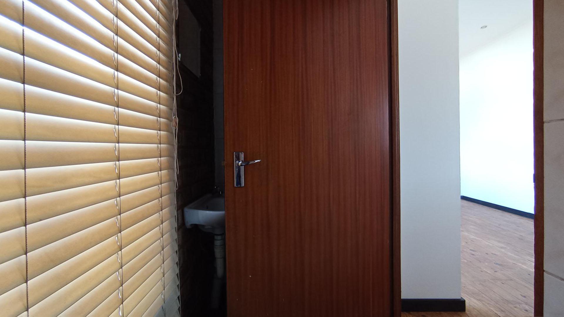 Bathroom 2 - 3 square meters of property in Moreletapark