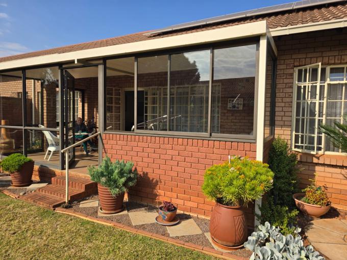 2 Bedroom House for Sale For Sale in Montana Park - MR690723
