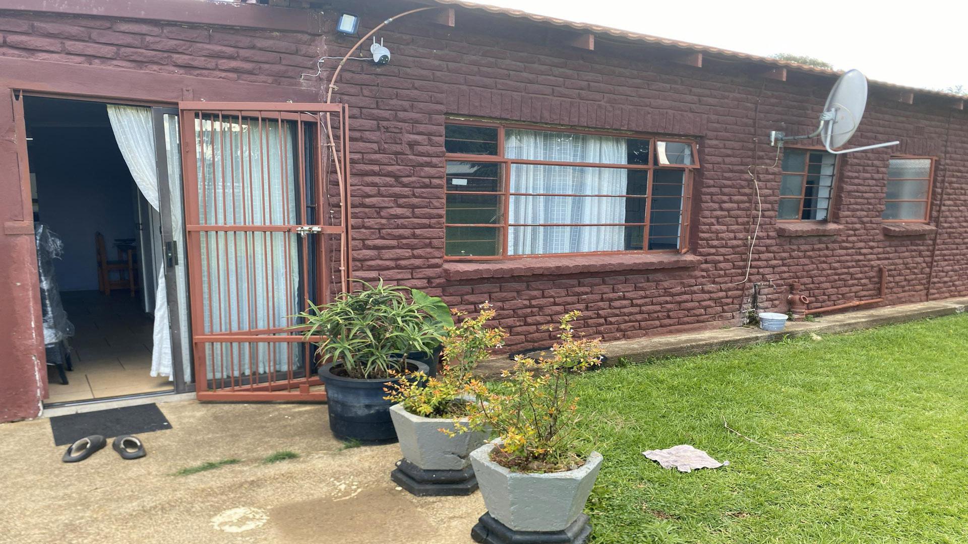 Front View of property in Springs