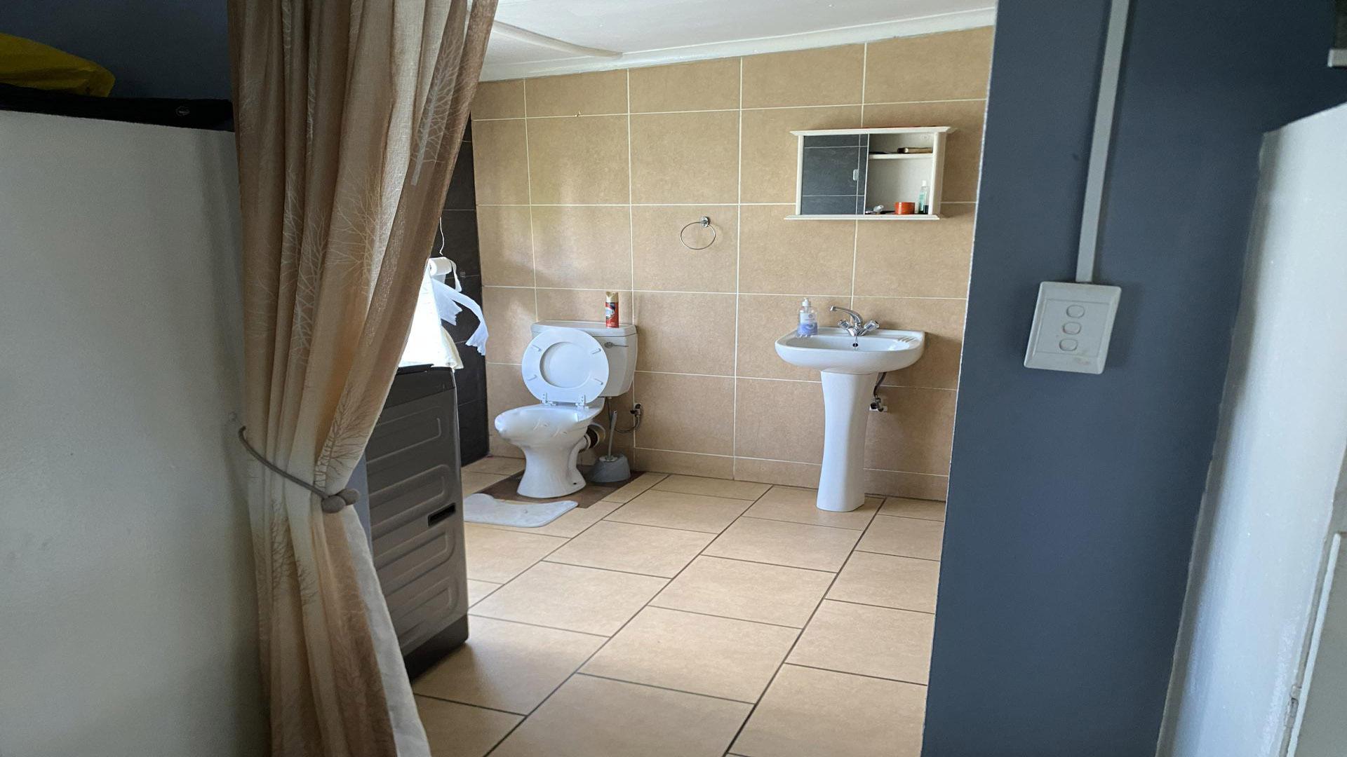 Bathroom 1 of property in Springs