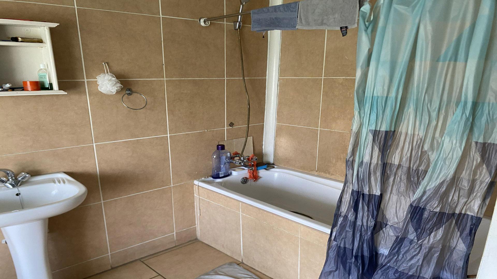 Bathroom 1 of property in Springs