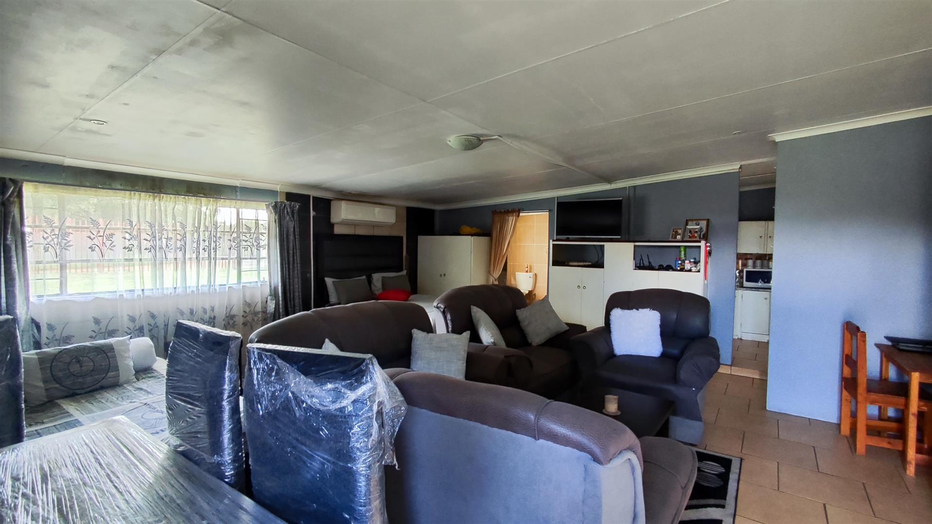 Flatlet - 64 square meters of property in Springs