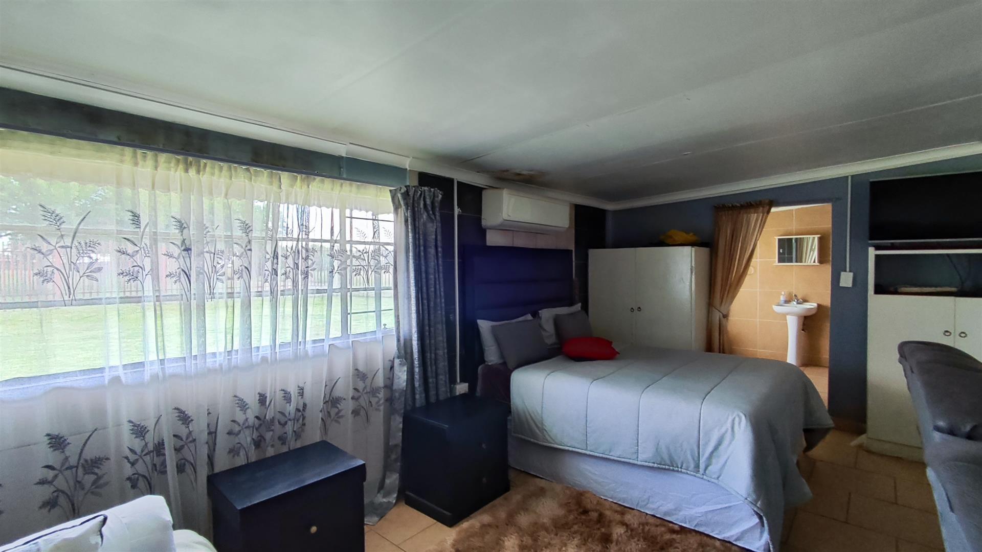 Flatlet - 64 square meters of property in Springs