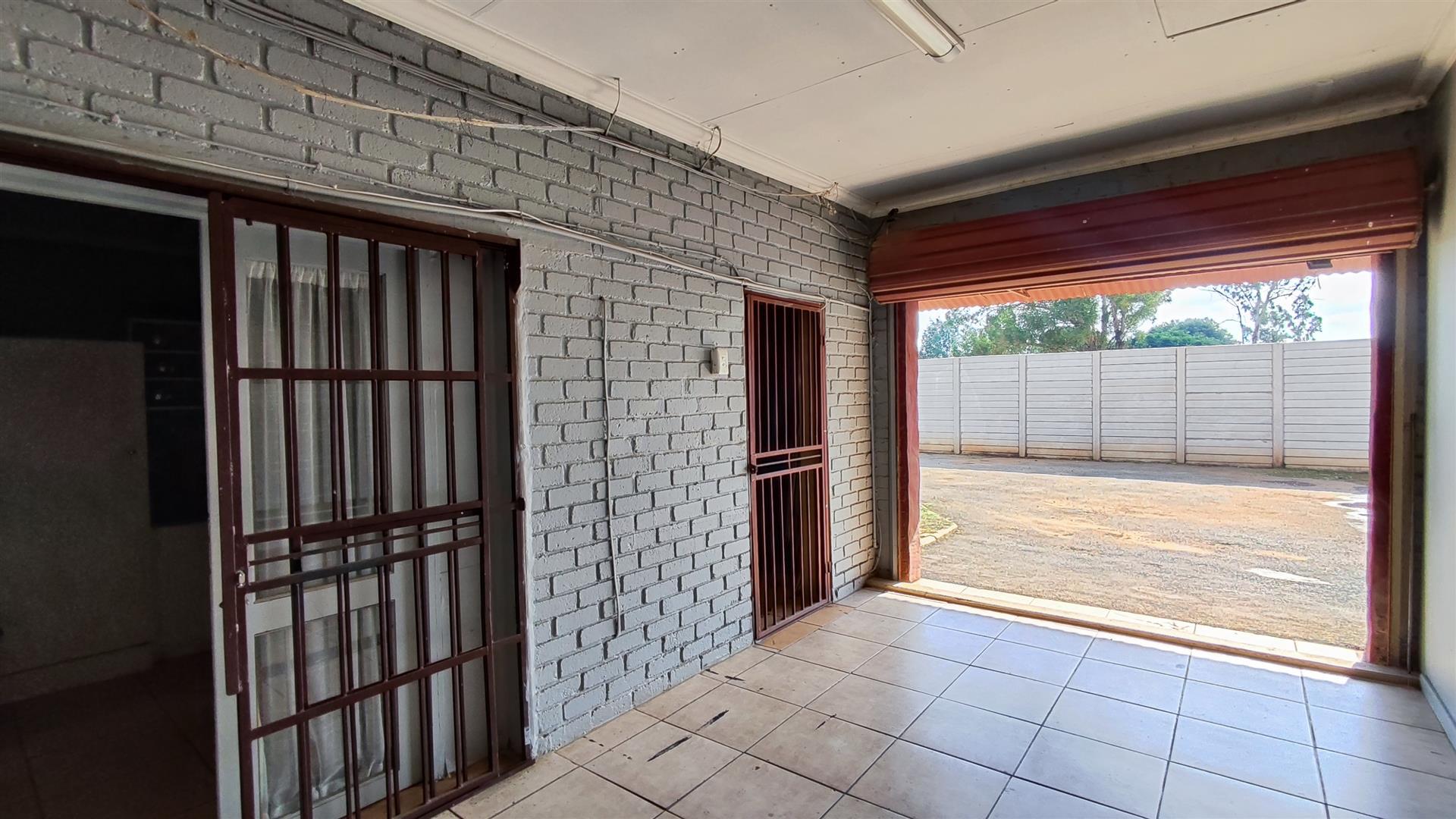 Garage - 54 square meters of property in Springs