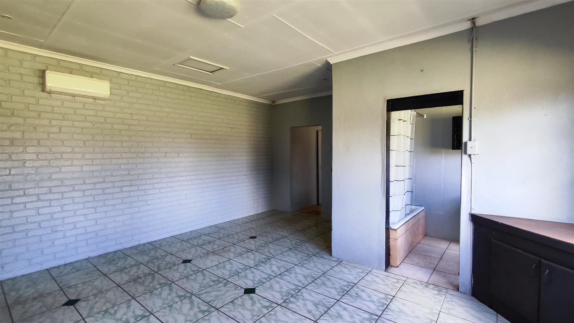 Bed Room 1 - 30 square meters of property in Springs