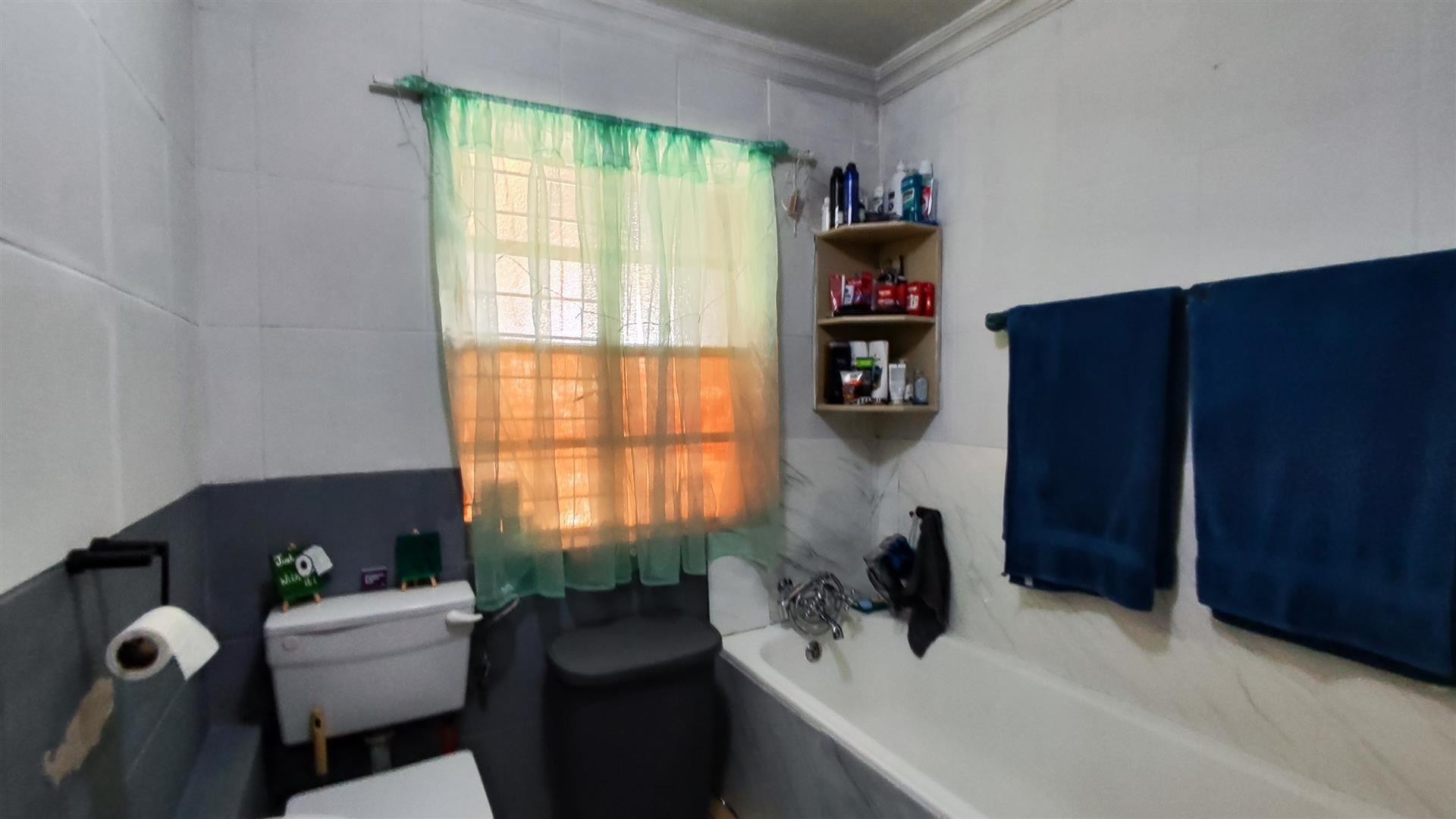 Bathroom 3+ - 11 square meters of property in Springs