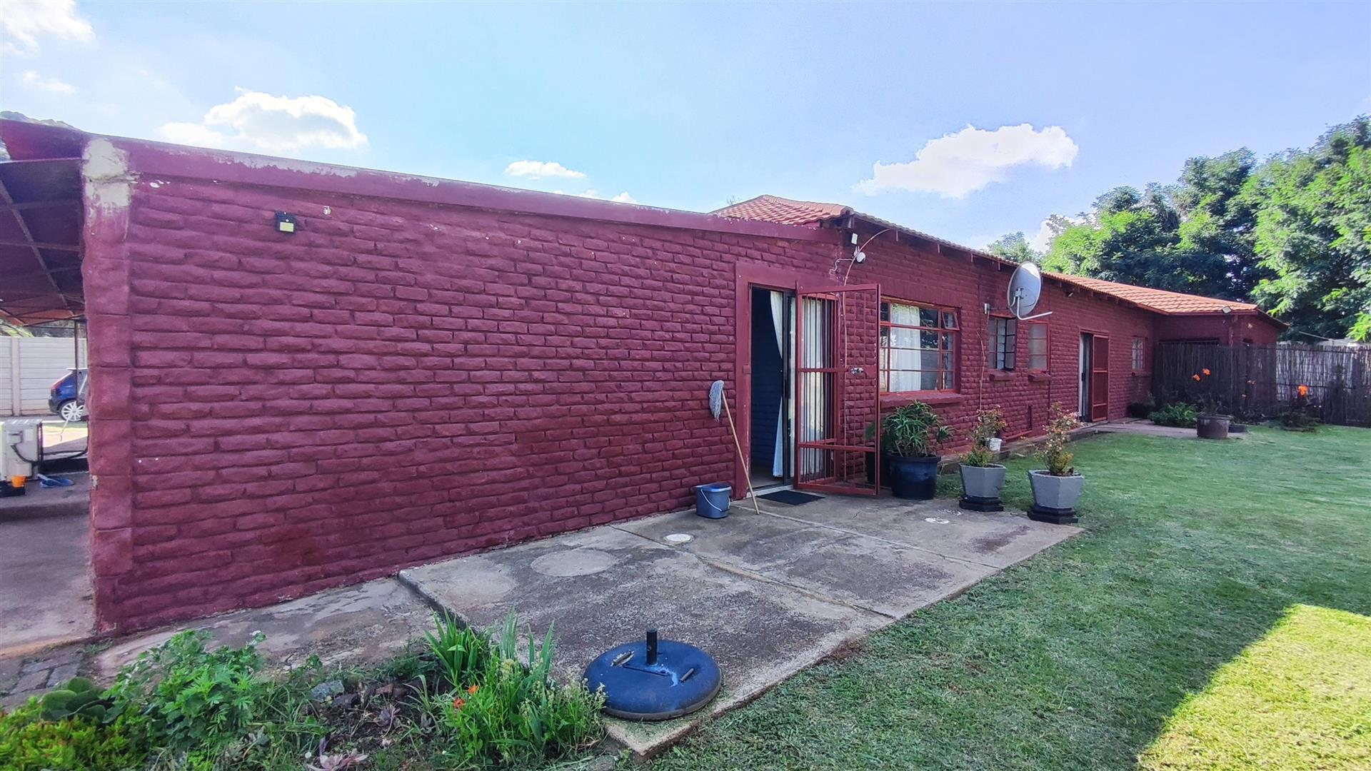 Front View of property in Springs