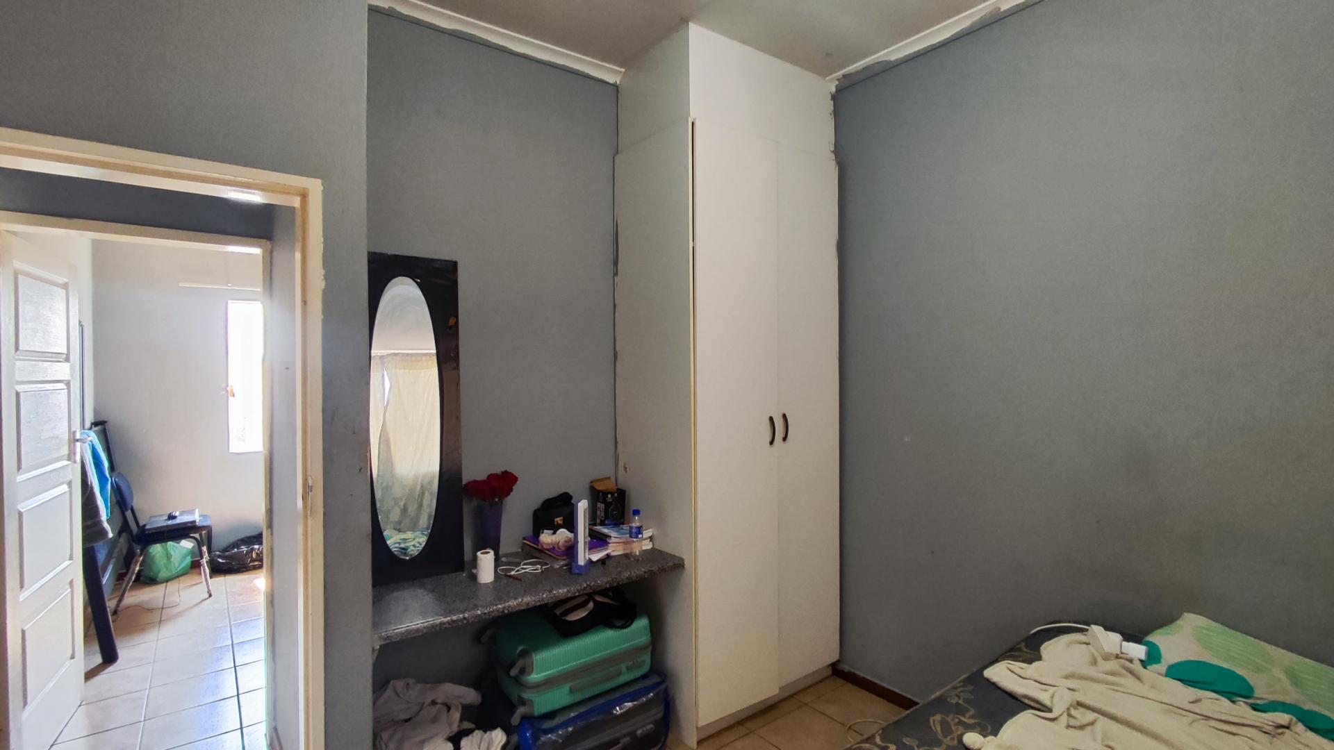 Bed Room 1 - 10 square meters of property in Kempton Park