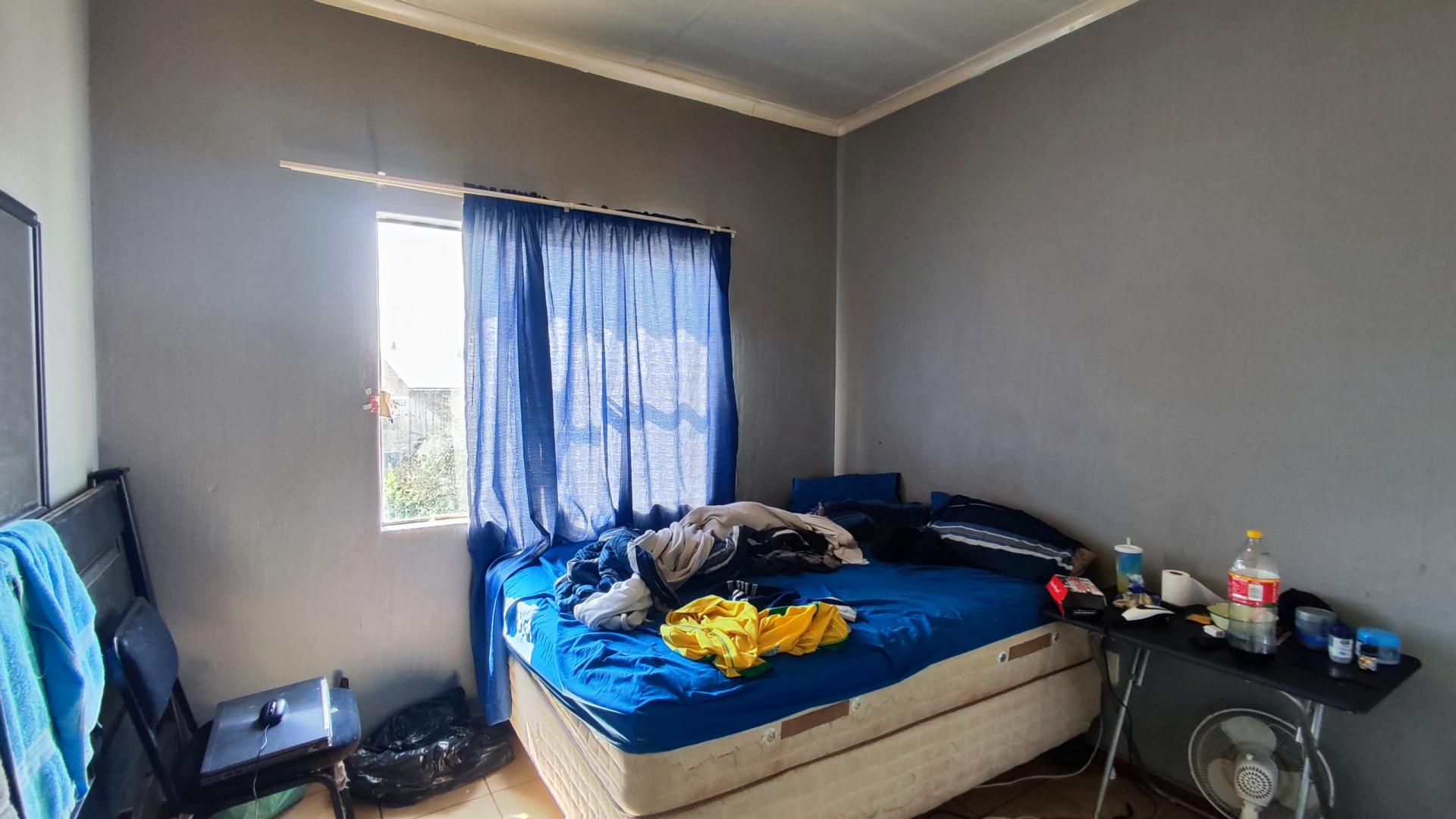 Bed Room 2 - 11 square meters of property in Kempton Park