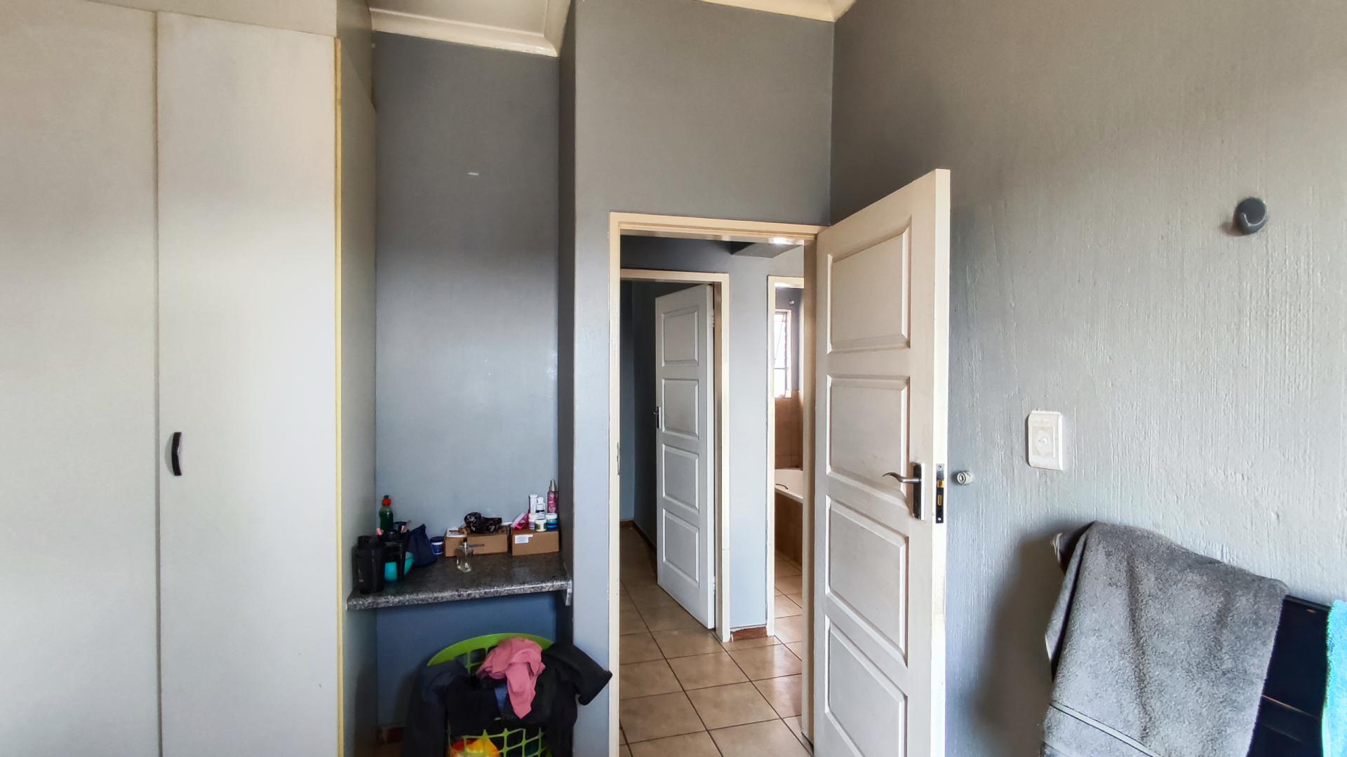 Bed Room 2 - 11 square meters of property in Kempton Park