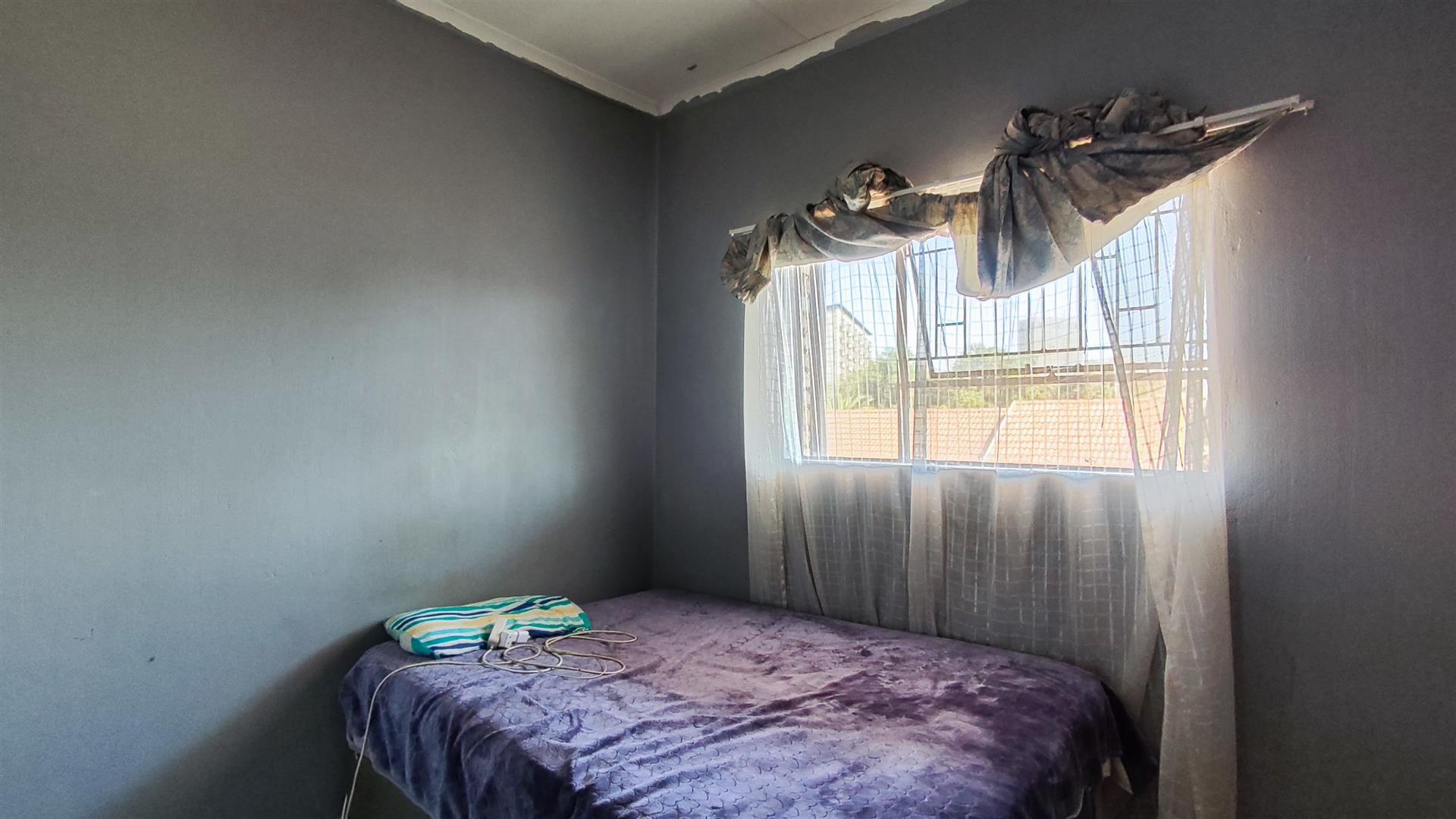 Bed Room 1 - 10 square meters of property in Kempton Park