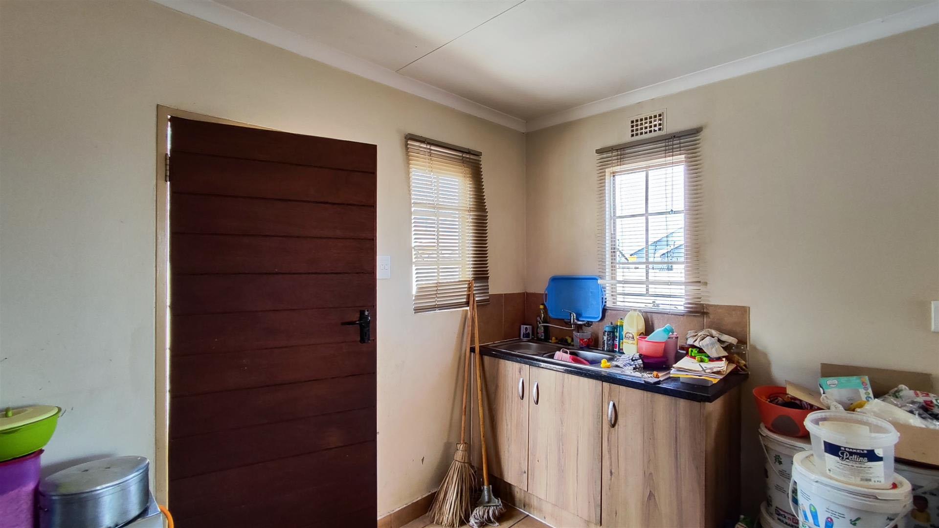 Kitchen - 10 square meters of property in Sky City