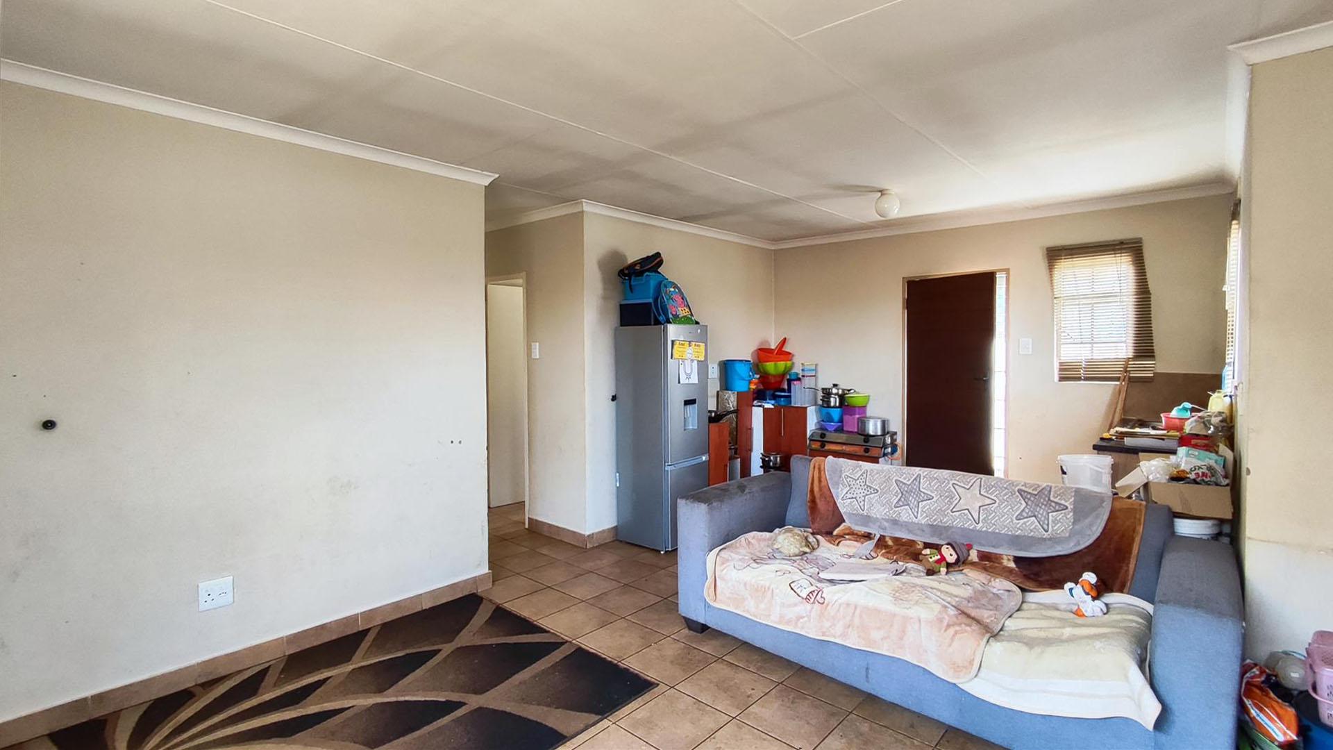 Lounges - 18 square meters of property in Sky City