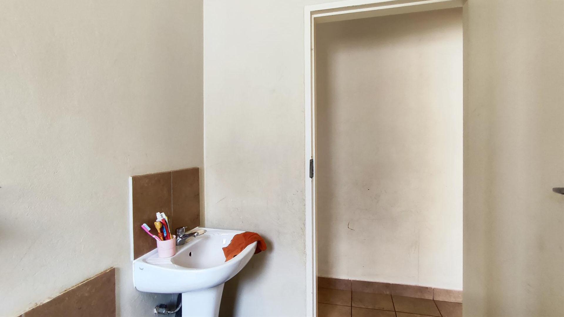 Bathroom 1 - 4 square meters of property in Sky City