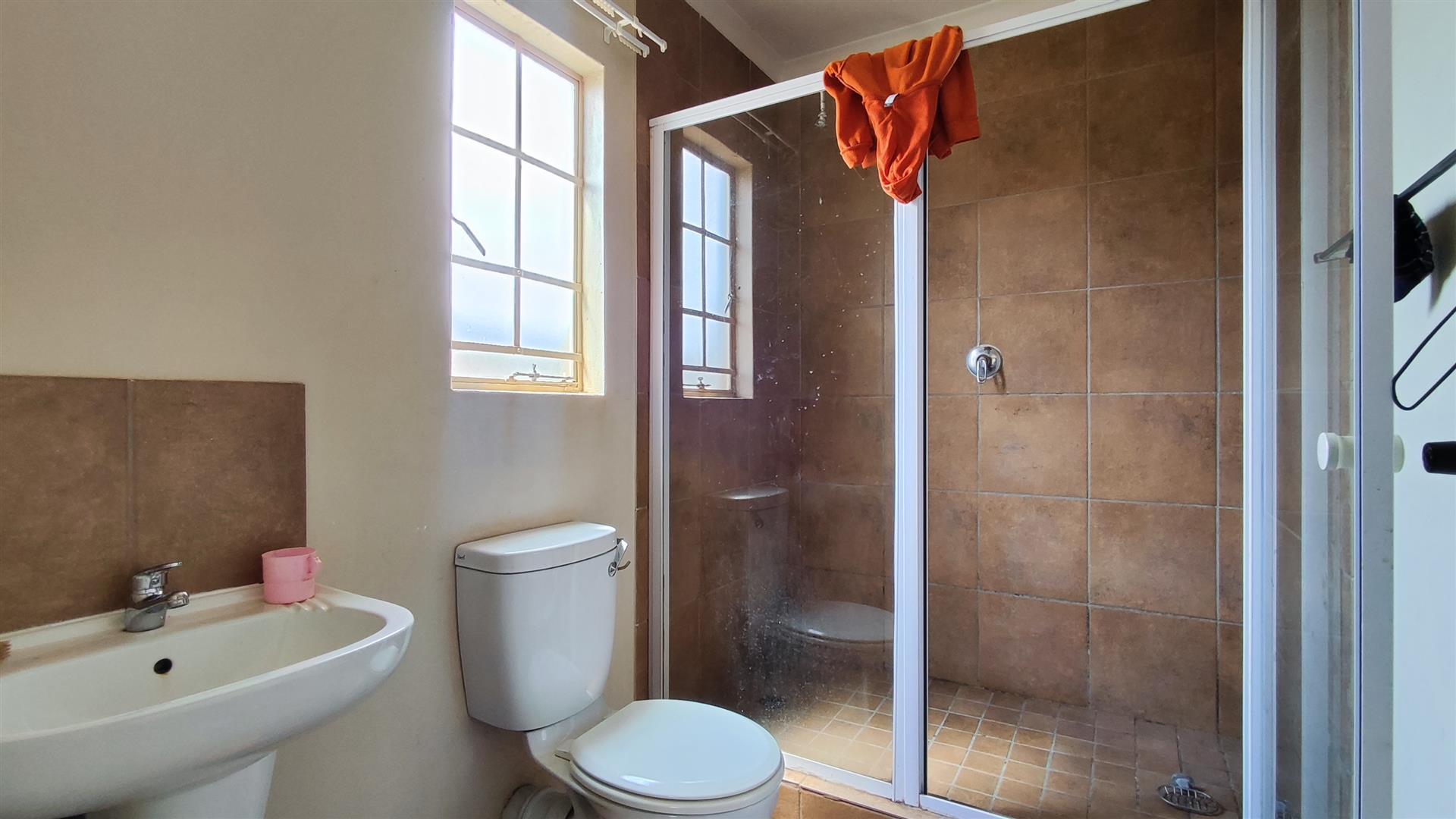 Main Bathroom - 4 square meters of property in Sky City
