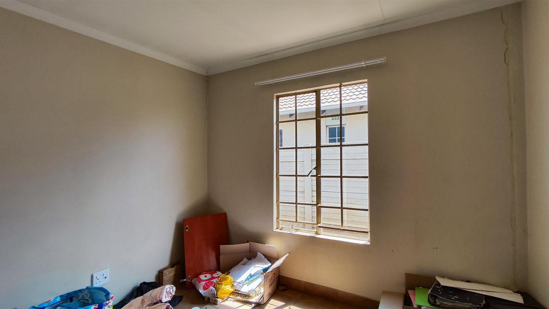 Bed Room 2 - 9 square meters of property in Sky City