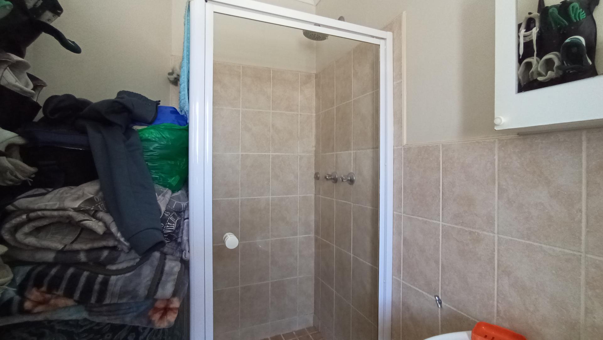 Bathroom 2 - 4 square meters of property in Randburg