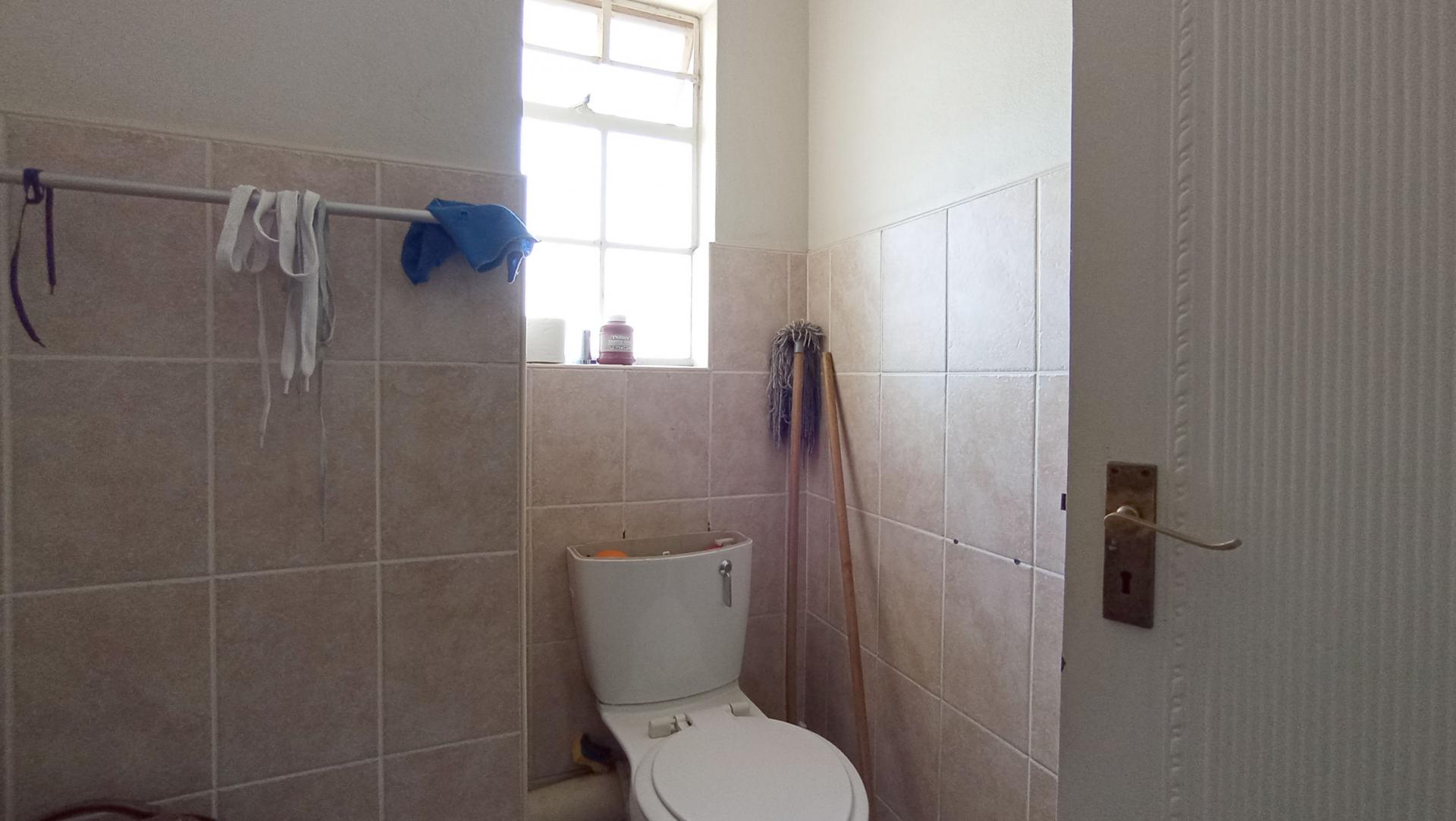 Bathroom 2 - 4 square meters of property in Randburg