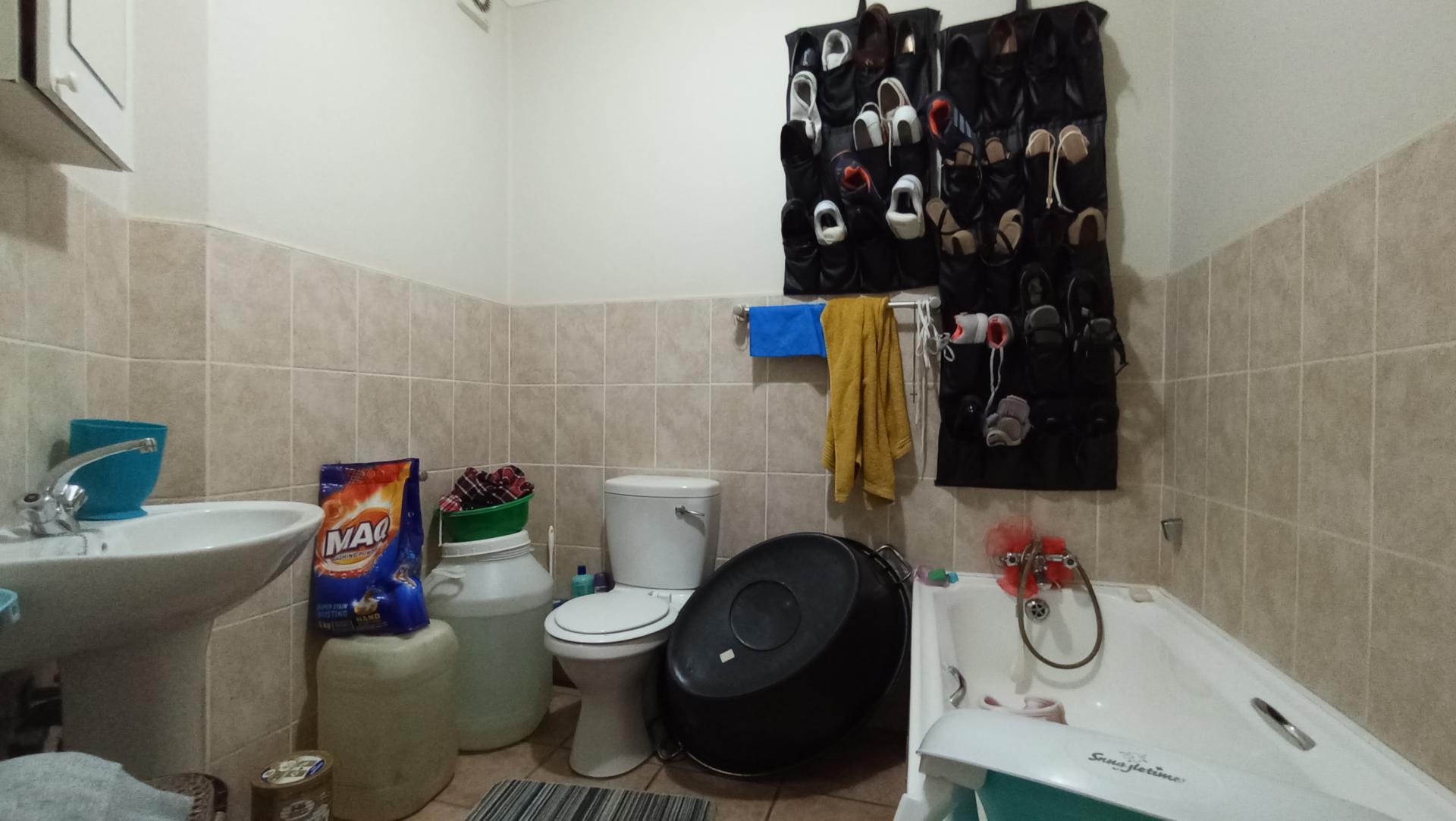 Bathroom 1 - 6 square meters of property in Randburg