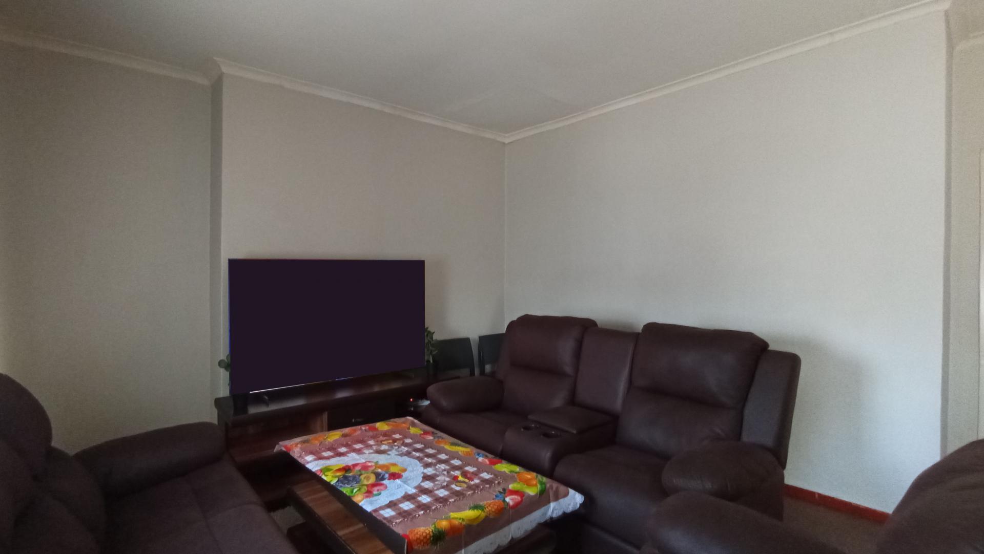 Lounges - 13 square meters of property in Randburg