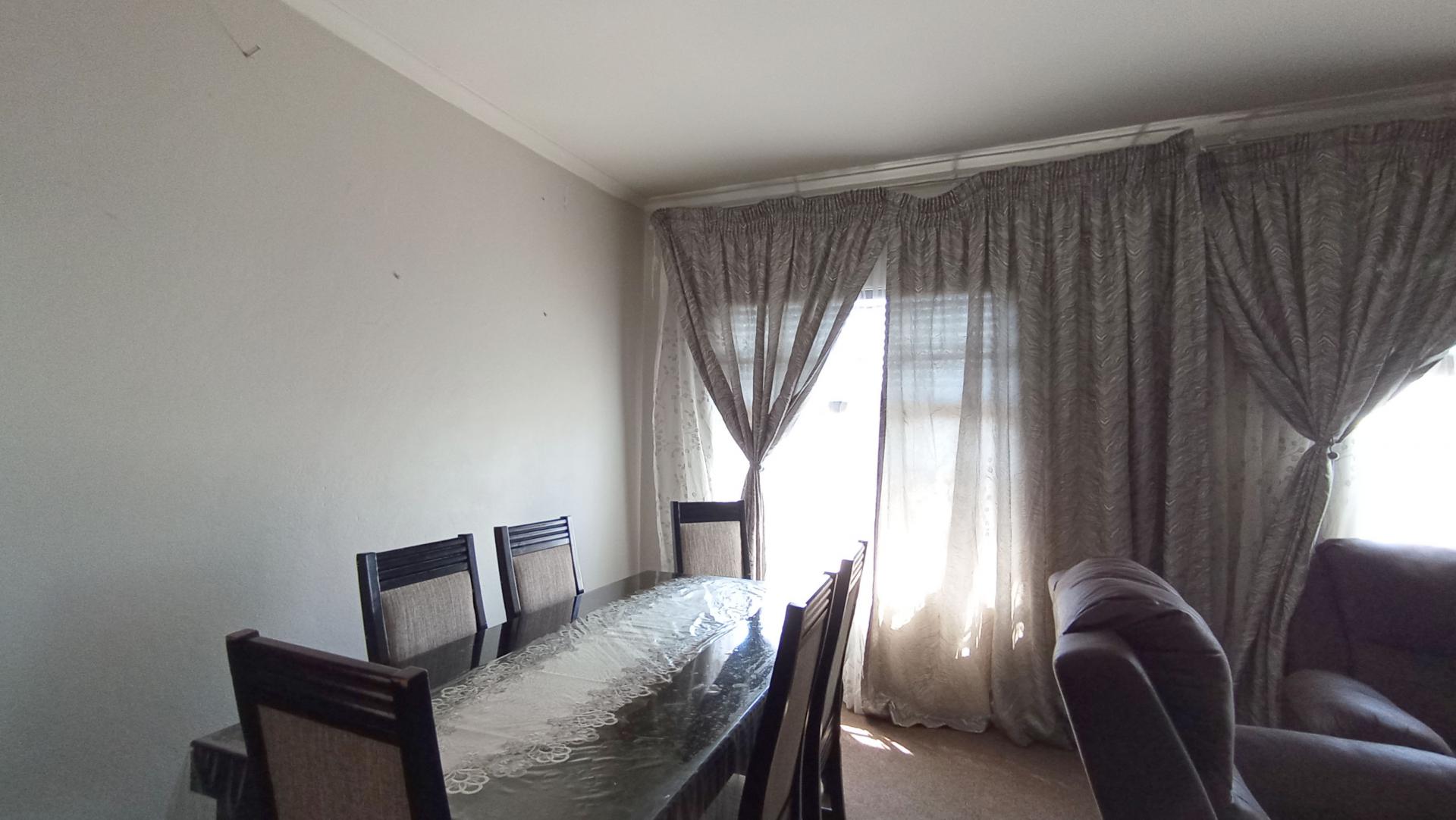 Dining Room - 8 square meters of property in Randburg