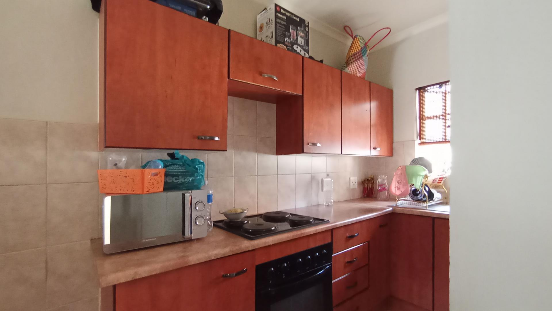 Kitchen - 9 square meters of property in Randburg