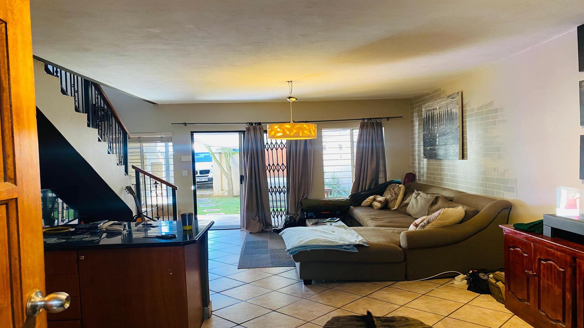 Lounges of property in Pretorius Park