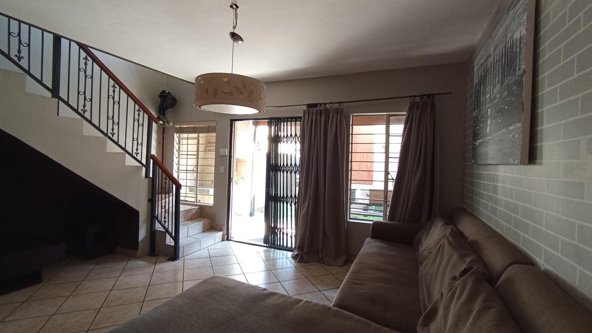 Lounges - 20 square meters of property in Pretorius Park