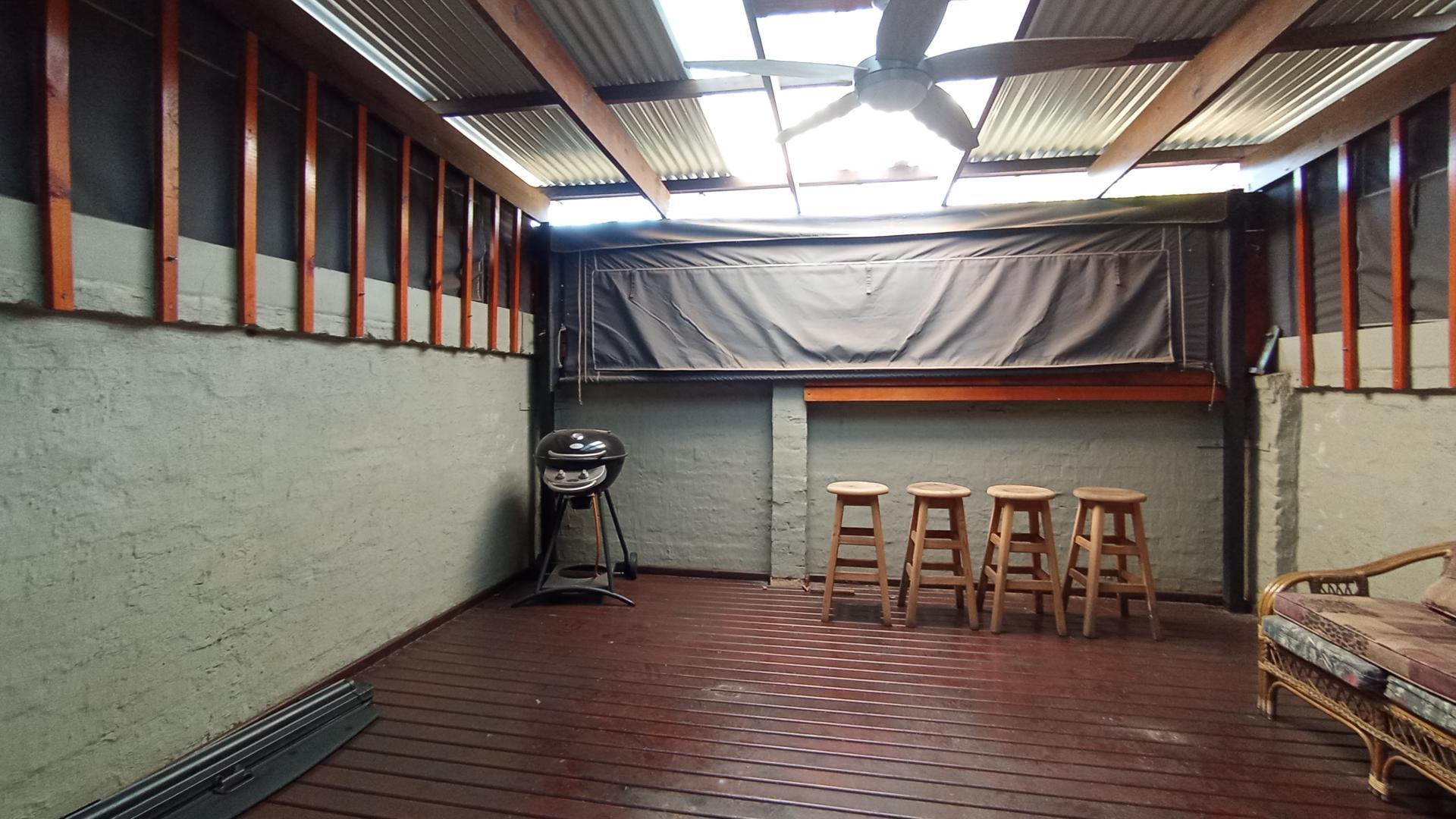 Patio - 35 square meters of property in Pretorius Park