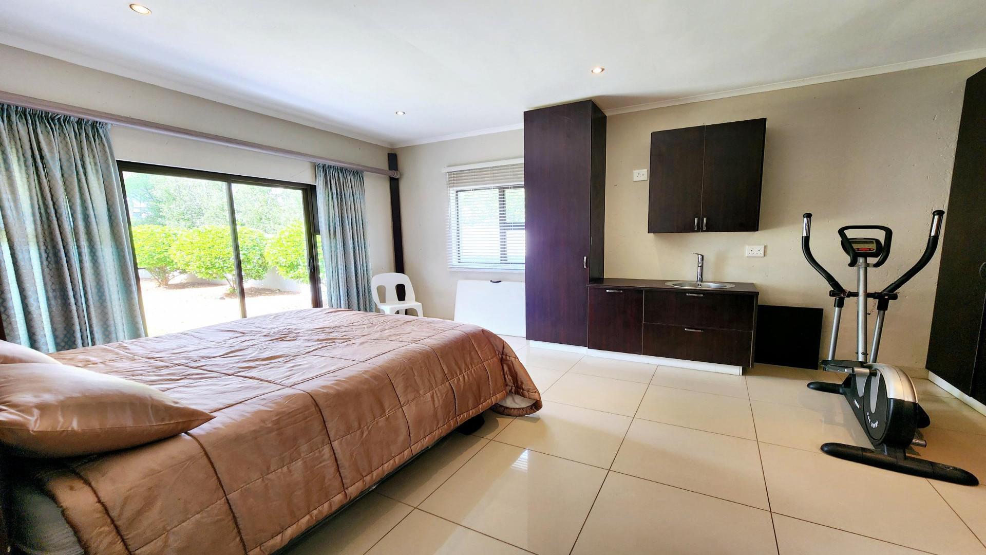 Flatlet - 33 square meters of property in Midstream Estate