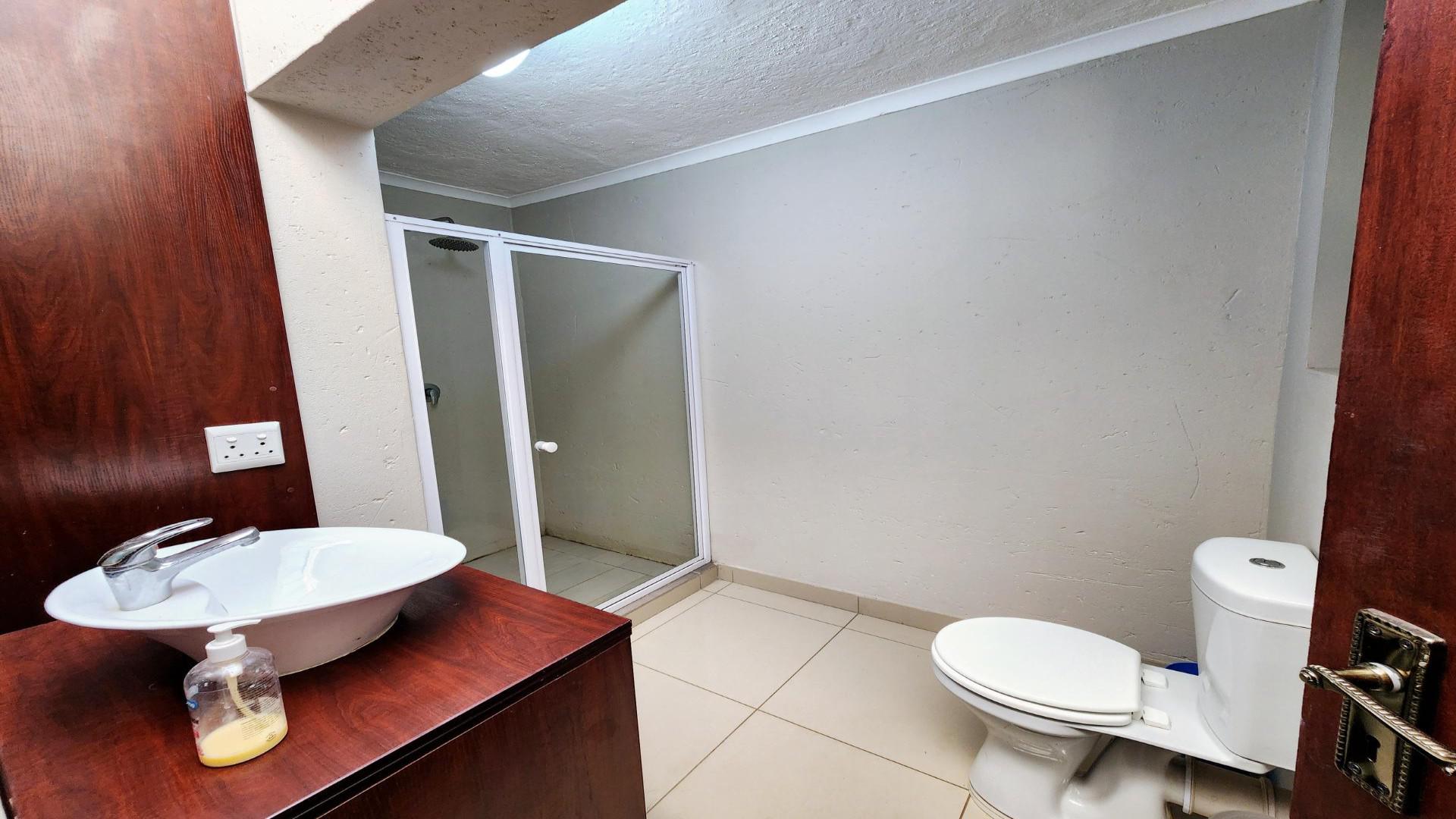 Flatlet - 33 square meters of property in Midstream Estate