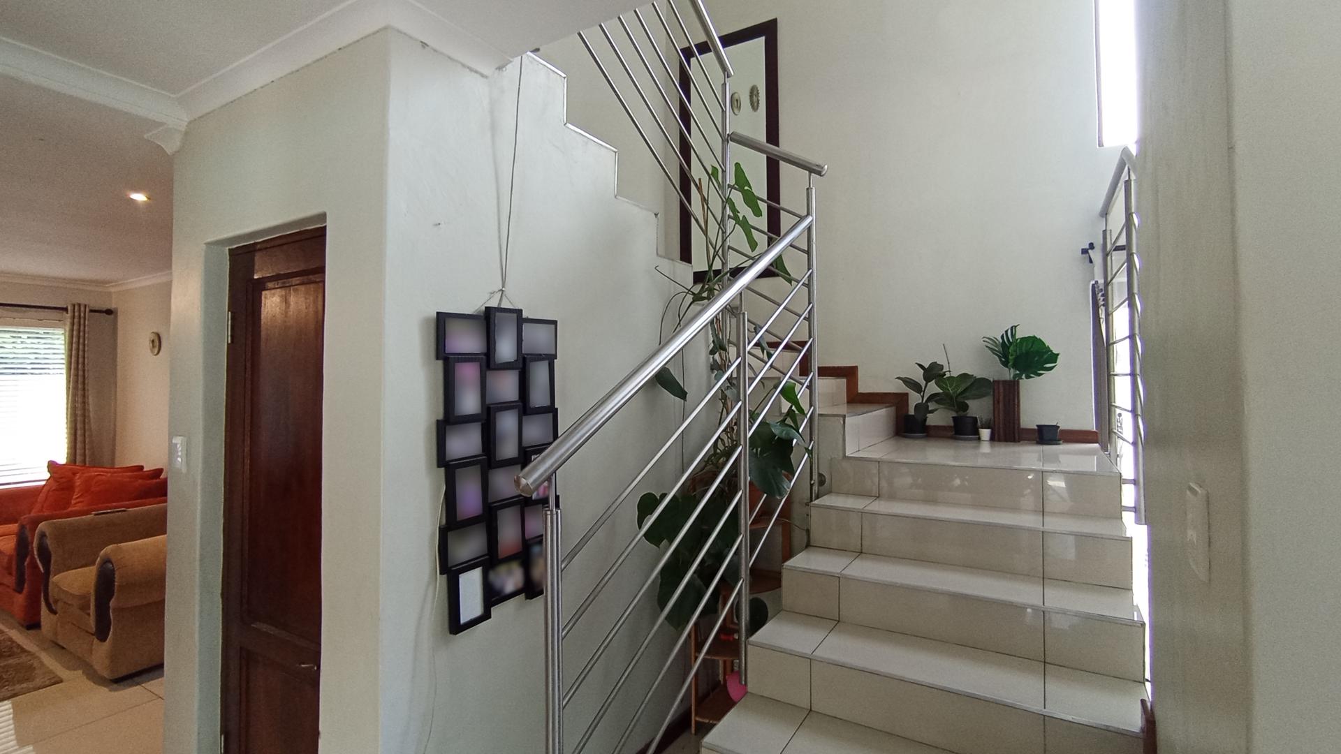 Spaces - 71 square meters of property in Midstream Estate