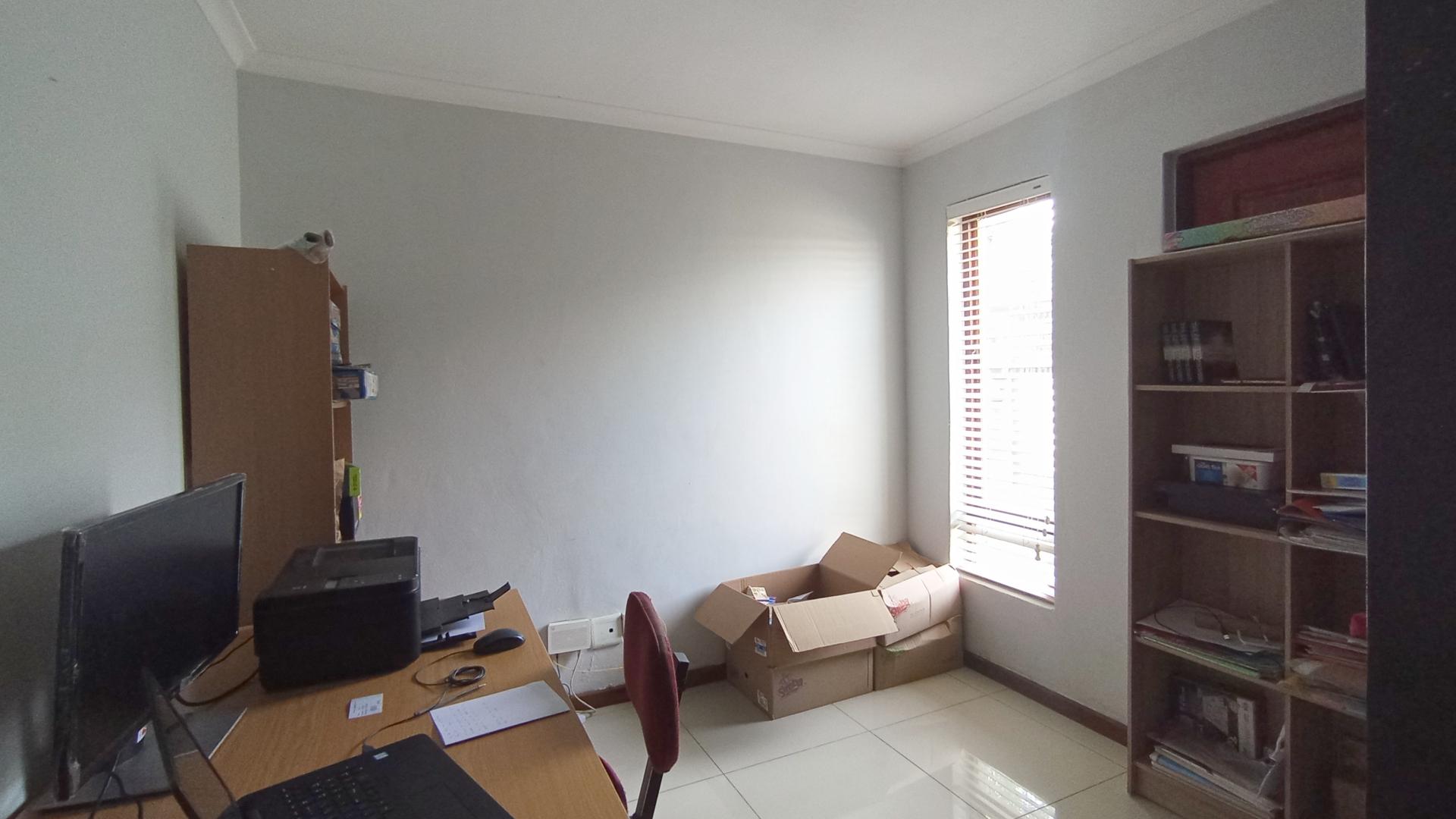 Study - 11 square meters of property in Midstream Estate