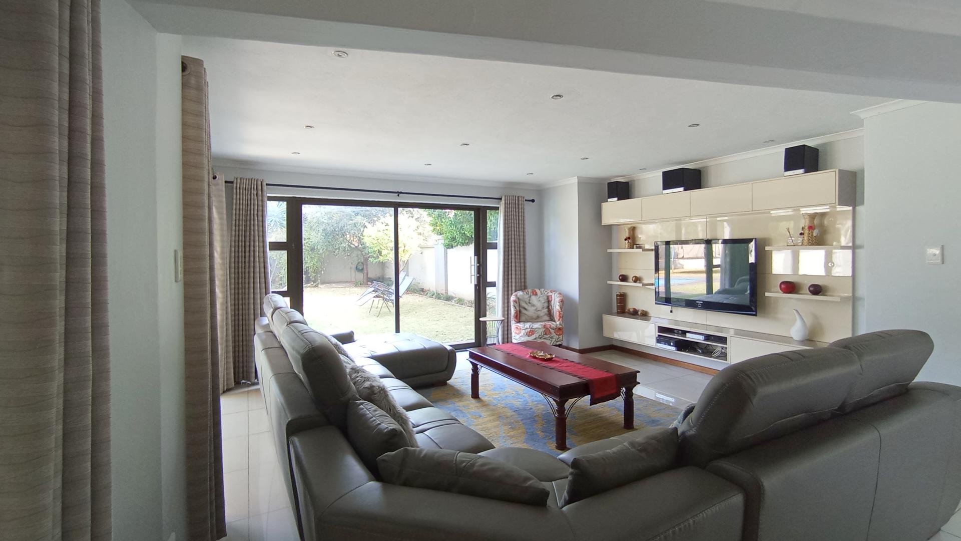 Lounges - 35 square meters of property in Midstream Estate