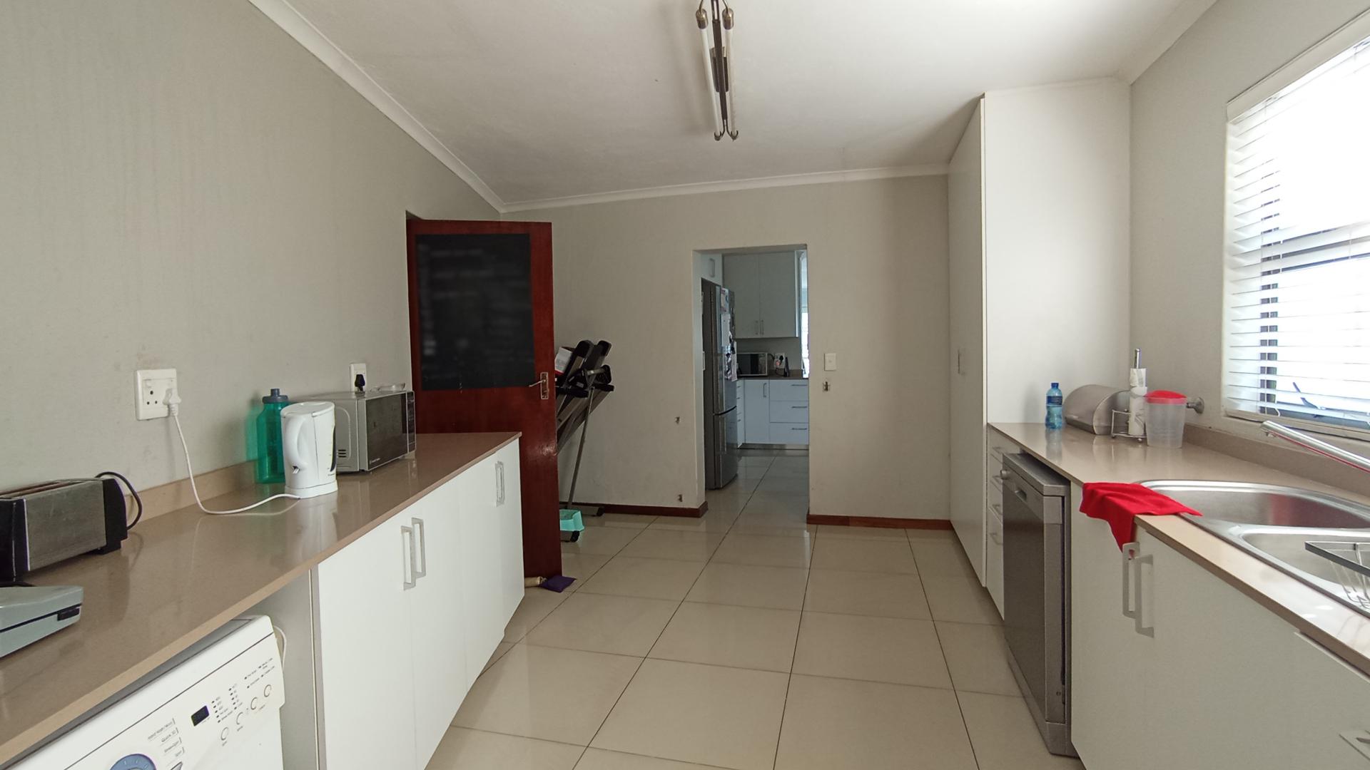 Kitchen - 36 square meters of property in Midstream Estate