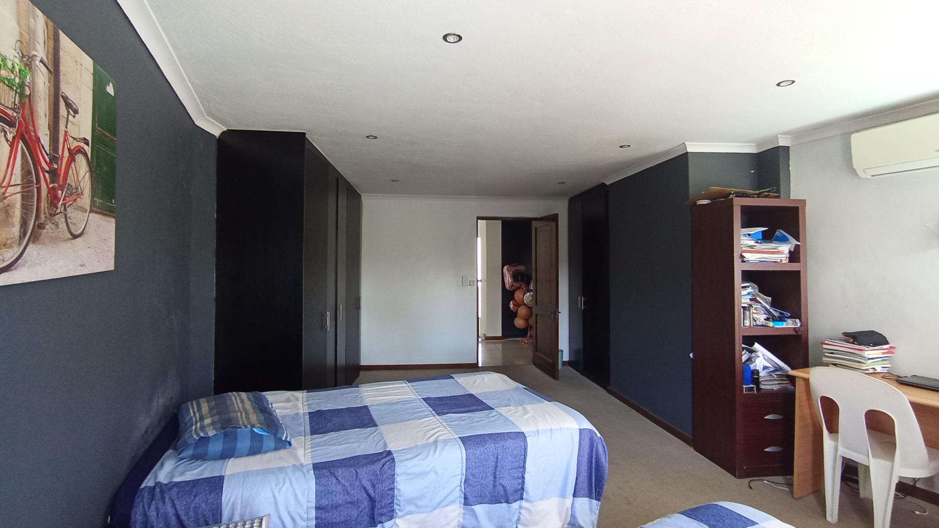 Bed Room 1 - 24 square meters of property in Midstream Estate