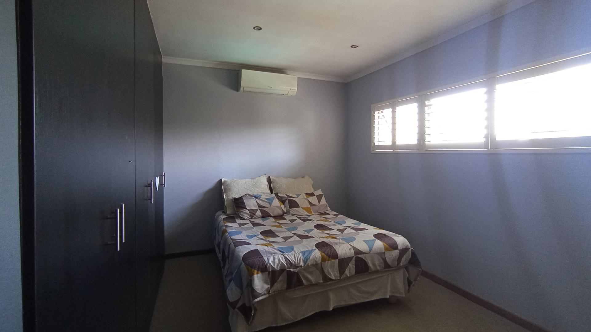 Bed Room 2 - 16 square meters of property in Midstream Estate