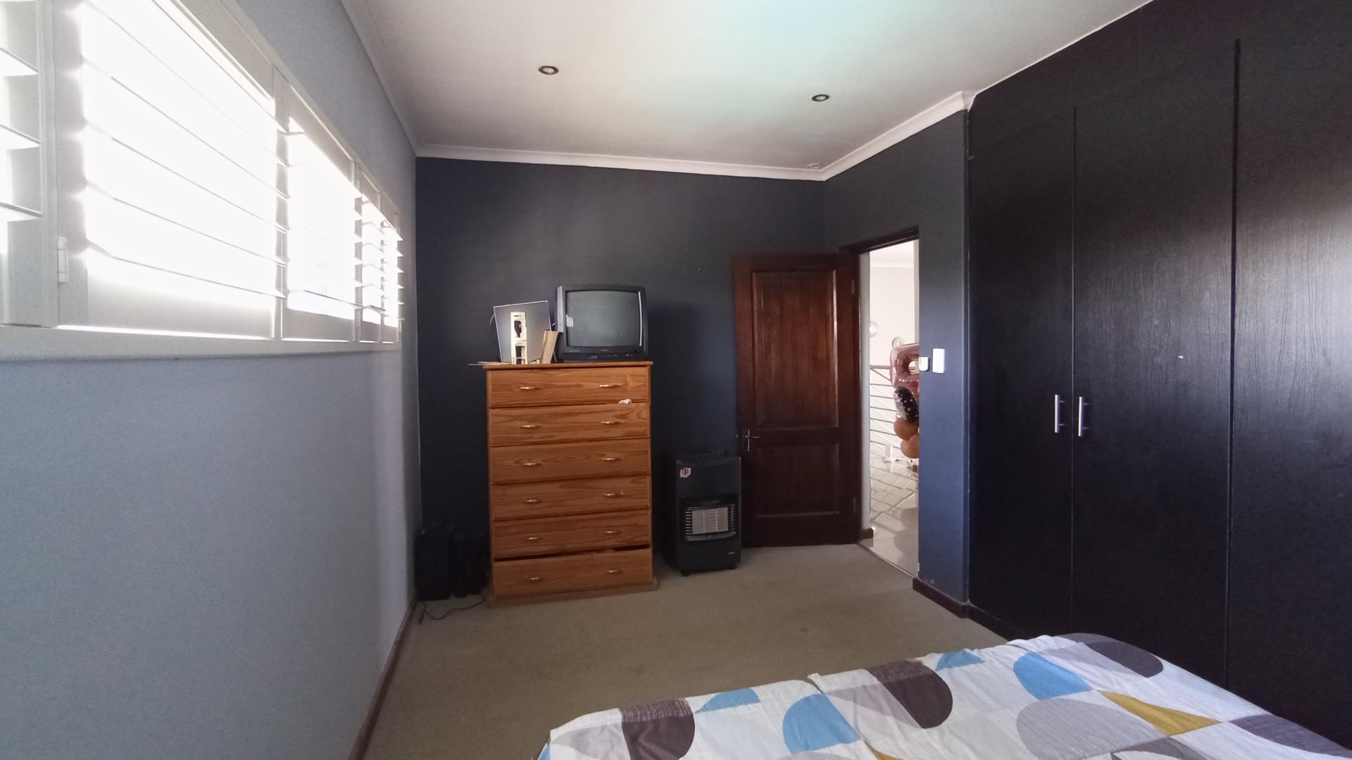 Bed Room 2 - 16 square meters of property in Midstream Estate